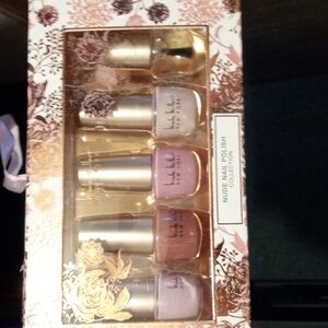 Nail polish set